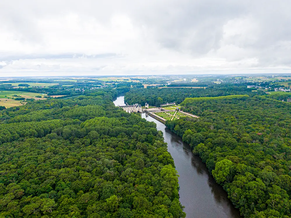 aerial-view-over-chenonceau-castle-loire-valley-2024-09-27-05-00-53-utc